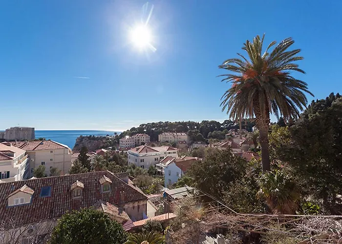 Solei With Terrace Oldtown And Sea View